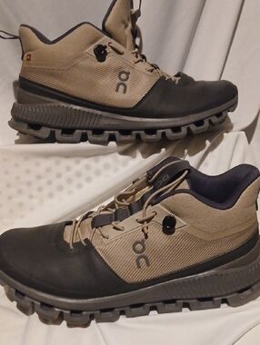 On Cloud Running Womens Mid-Top Boots in Beige and Black